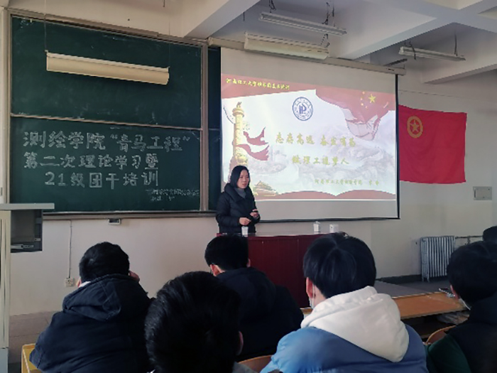 亚洲av开展“青马工程”第二次理论学习暨2021级团干培训1.jpg