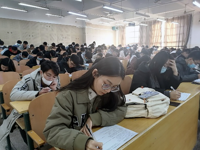 亚洲av开展“青马工程”第二次理论学习暨2021级团干培训2.jpg
