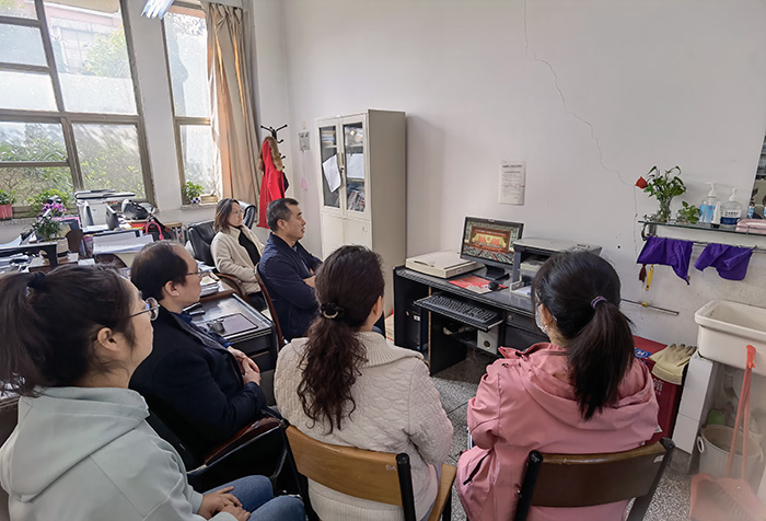 亚洲av
组织师生观看2022年全国两会1.jpg