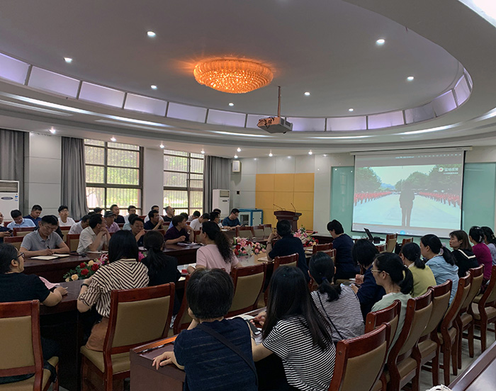 亚洲av
组织开展师德师风专题教育学习3.jpeg