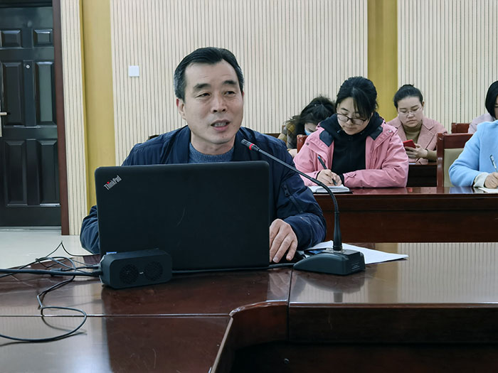 亚洲av
召开《深化新时代教育评价改革总体方案》学习培训会2.jpg