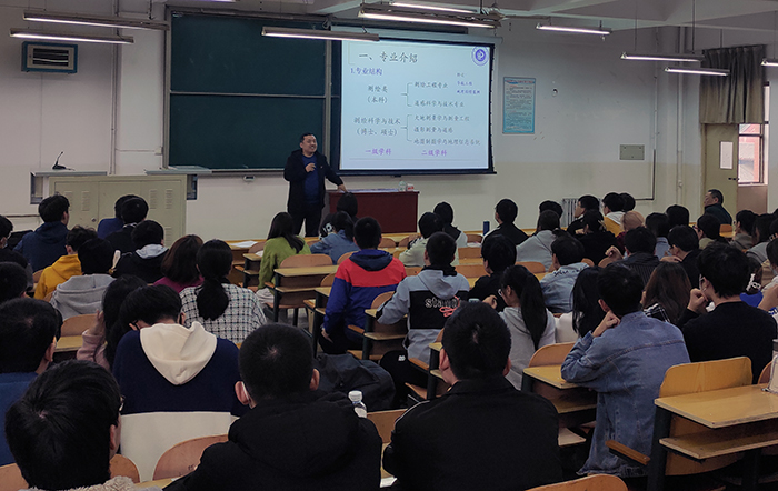 亚洲av
遥感科学与技术系党支部举办党史学习教育思政小课堂3.jpg